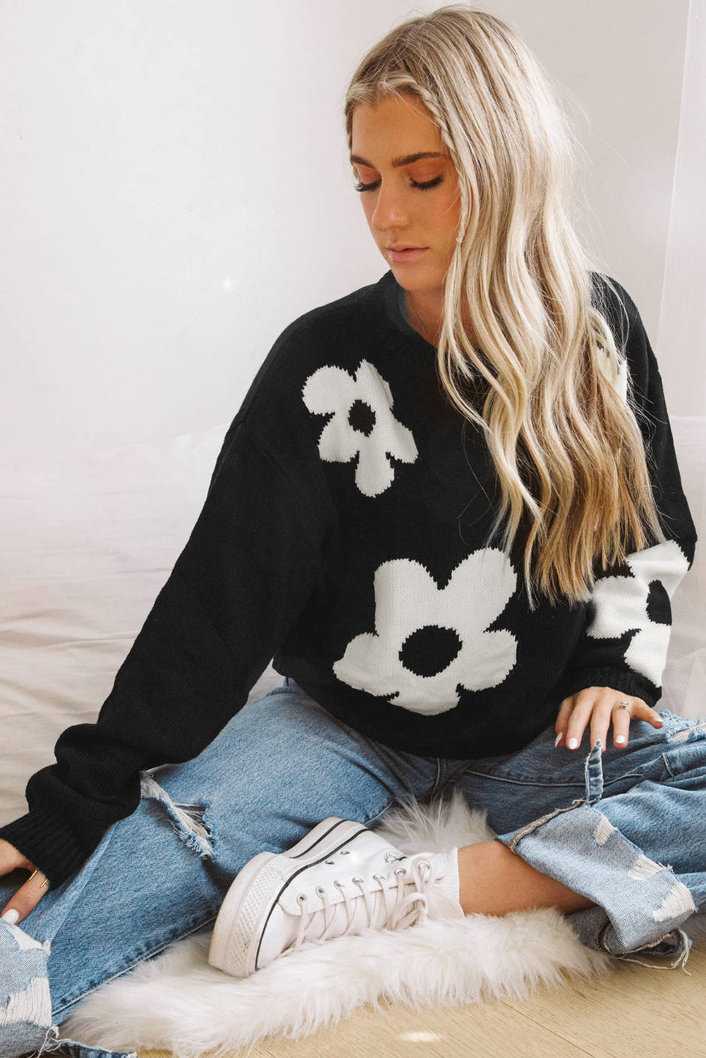 amber big white flowr sweater