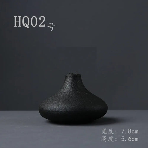 audry black ceramic bud vase